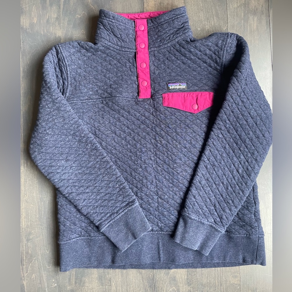 Patagonia Women's Navy and Magenta Quilted Pullover Size Small
